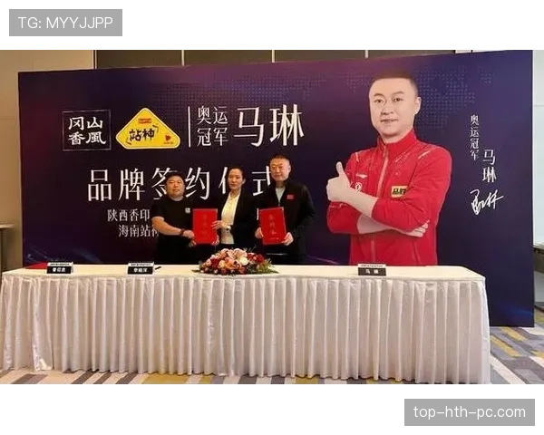 马琳这训练完直接瘫沙发上啃西瓜的样子,真不像个拿过奥运冠军的 马琳这训练完直接瘫沙发上啃西瓜的样子,真不像个拿过奥运冠军的